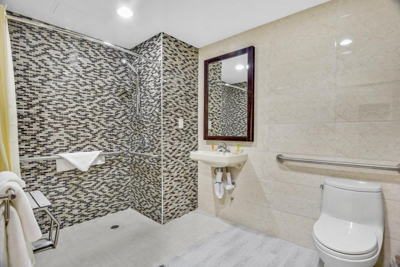 ניו יורק Brooklyn Broadway Hotel מראה חיצוני תמונה